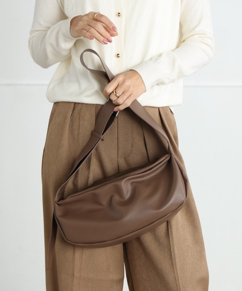 ALTROSE(アルトローズ)の「【500mlペットボトル可】2WAY ショルダー ボディバッグ フェイクレザー(ショルダーバッグ・レディース・ブラック/ブラウン・FREE)」の16枚目の写真
