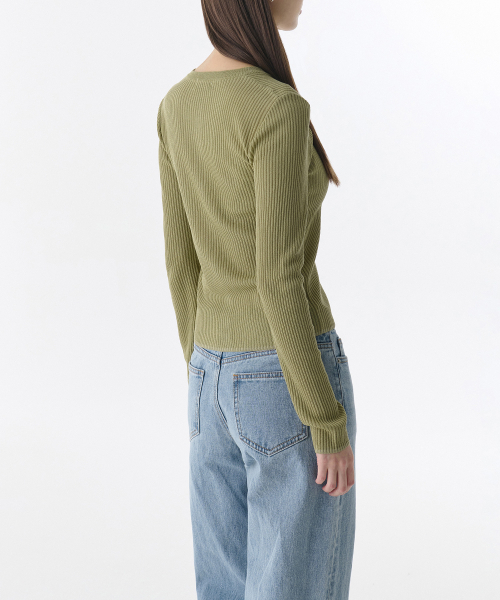 MUSINSA STANDARD WOMAN（ムシンサスタンダードウーマン）の「ウィメンズリブスリムラウンドネックカーディガン[ライトモス]（カーディガン/ボレロ・レディース・その他・MEDIUM/SMALL/X-SMALL/LARGE）」の2枚目の写真