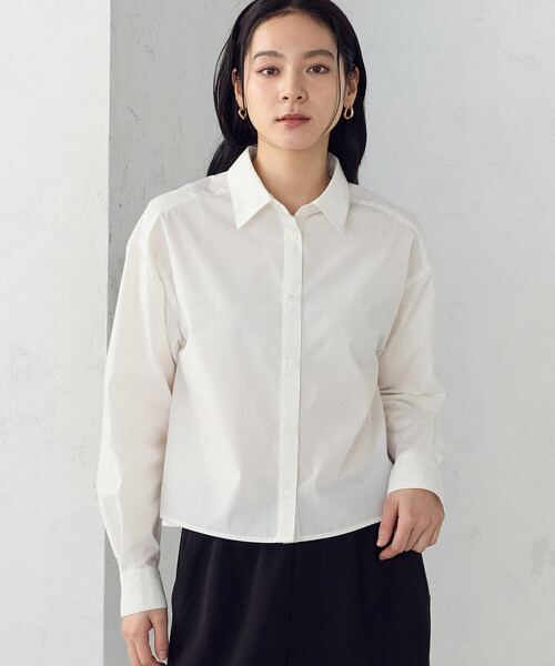 COMME CA ISM（コムサイズム）の「ボックスシルエット クロップドシャツ（シャツ/ブラウス・レディース・オフホワイト/サックスブルー・SMALL/X-LARGE/LARGE/MEDIUM）」の2枚目の写真