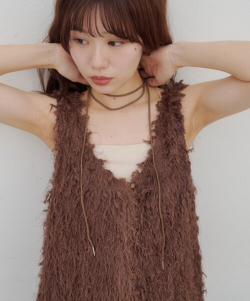 DISCOAT(ディスコート)の「【umm.】チョーカー付きフェザーノースリチュニック(シャツ/ブラウス・レディース・ブラウン/アイボリー・FREE)」の11枚目の写真