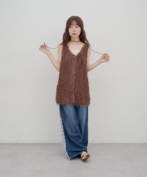 DISCOAT(ディスコート)の「【umm.】チョーカー付きフェザーノースリチュニック(シャツ/ブラウス・レディース・ブラウン/アイボリー・FREE)」の13枚目の写真