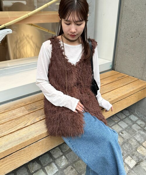 DISCOAT(ディスコート)の「【umm.】チョーカー付きフェザーノースリチュニック(シャツ/ブラウス・レディース・ブラウン/アイボリー・FREE)」の21枚目の写真