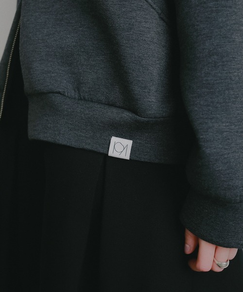 MANOF(マノフ)の「LOGO ROUND HOODIE(パーカー・レディース・アイボリー/チャコールグレー・F)」の17枚目の写真