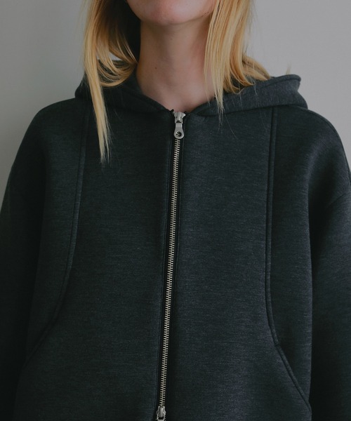 MANOF(マノフ)の「LOGO ROUND HOODIE(パーカー・レディース・アイボリー/チャコールグレー・F)」の19枚目の写真