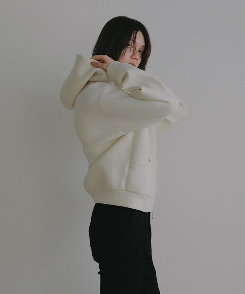 MANOF(マノフ)の「LOGO ROUND HOODIE(パーカー・レディース・アイボリー/チャコールグレー・F)」の8枚目の写真
