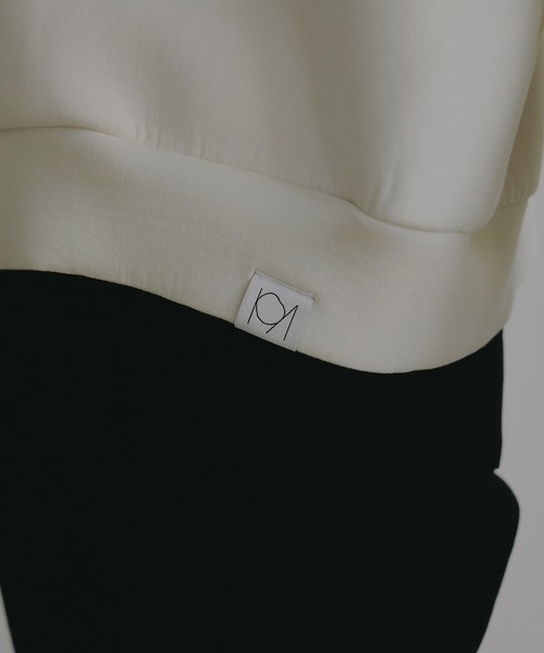 MANOF(マノフ)の「LOGO ROUND HOODIE(パーカー・レディース・アイボリー/チャコールグレー・F)」の11枚目の写真