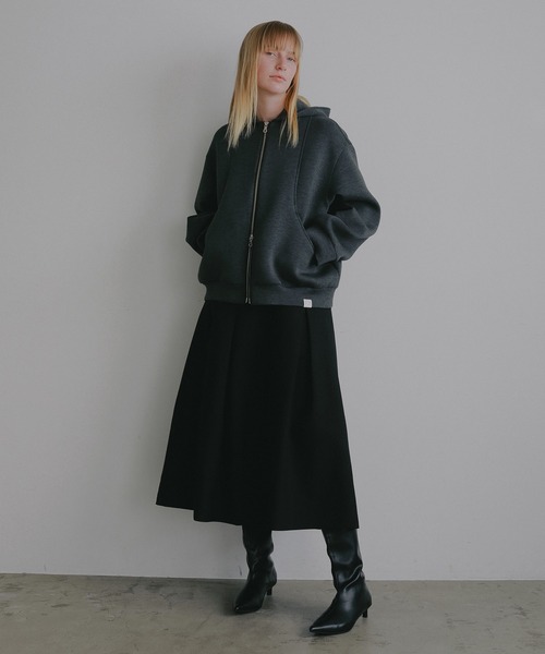 MANOF(マノフ)の「LOGO ROUND HOODIE(パーカー・レディース・アイボリー/チャコールグレー・F)」の12枚目の写真