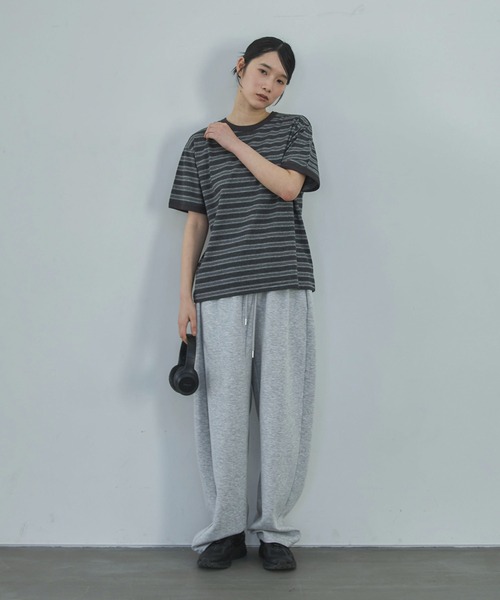 feepur（フェピュール）の「マルチボーダーオーバーリンガーTee（Tシャツ/カットソー・レディース・モカ/チャコールグレー・MEDIUM）」の4枚目の写真