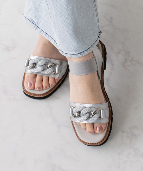 Bridget Birkin（ブリジットバーキン）の「【Bridget Birkin】キラキラチェーンアクセントサンダル(562124)（サンダル・レディース・ブラック/アイボリー/シルバー・M/L/S）」の3枚目の写真