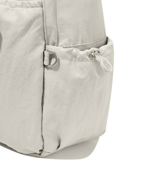 COVERNAT(カバーナット)の「WOMEN CLOVER HEART SHIRRING NYLON BACKPACK(バックパック/リュック・レディース・ブラック/ブルー/ベージュ/ピンク・FREE)」の18枚目の写真