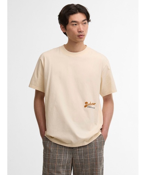 Barbour(バブアー)の「TerrainオーバーサイズグラフィックTシャツ(Tシャツ/カットソー・メンズ・ベージュ/ブラウン・MEDIUM/SMALL/X-SMALL)」の2枚目の写真