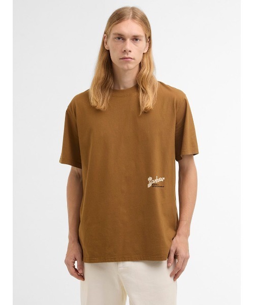 Barbour(バブアー)の「TerrainオーバーサイズグラフィックTシャツ(Tシャツ/カットソー・メンズ・ベージュ/ブラウン・MEDIUM/SMALL/X-SMALL)」の8枚目の写真