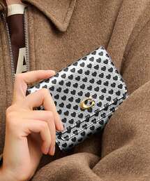 COACH（コーチ）の「ミラ スモール フラップ ウォレット・ハート プリント（財布）」