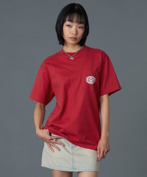 X-girl(エックスガール)の「CHECKER OVAL LOGO POCKET S/S TEE(Tシャツ/カットソー・レディース・ホワイト/レッド/ブラック・S/M/L)」の6枚目の写真