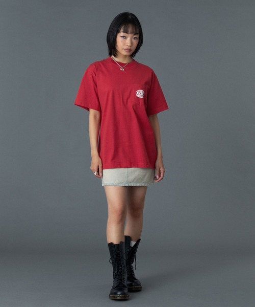 X-girl(エックスガール)の「CHECKER OVAL LOGO POCKET S/S TEE(Tシャツ/カットソー・レディース・ホワイト/レッド/ブラック・S/M/L)」の7枚目の写真