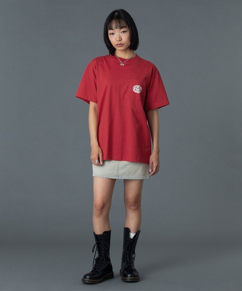X-girl(エックスガール)の「CHECKER OVAL LOGO POCKET S/S TEE(Tシャツ/カットソー・レディース・ホワイト/レッド/ブラック・S/M/L)」の8枚目の写真