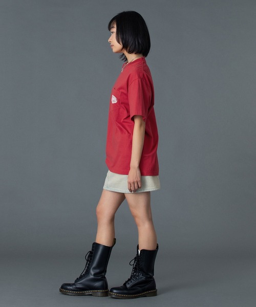 X-girl(エックスガール)の「CHECKER OVAL LOGO POCKET S/S TEE(Tシャツ/カットソー・レディース・ホワイト/レッド/ブラック・S/M/L)」の9枚目の写真