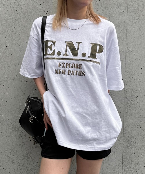 lilful(リルフル)の「【26年春夏新作】総柄生地 アップリケ半袖Tシャツ ドット/迷彩/レオパード(Tシャツ/カットソー・メンズ・ブラック/ブラック系その他/ホワイト系その他2/ブラック系その他2/ホワイト系その他/ホワイト・L/M)」の2枚目の写真