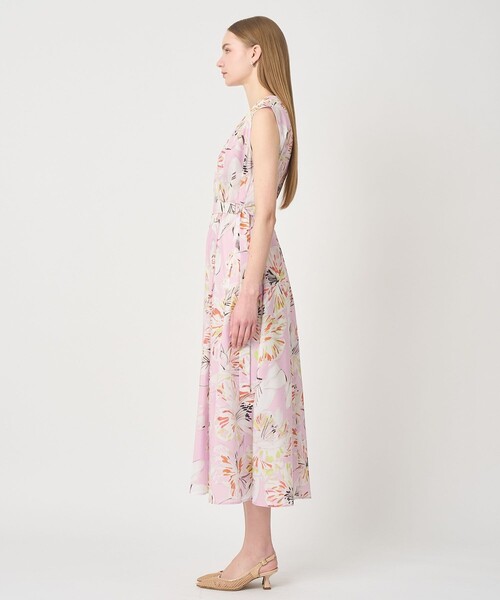 ANAYI（アナイ）の「ペイントフラワープリントフレア ワンピース（ワンピース・レディース・ブラウン/ピンク・38/36/34）」の4枚目の写真