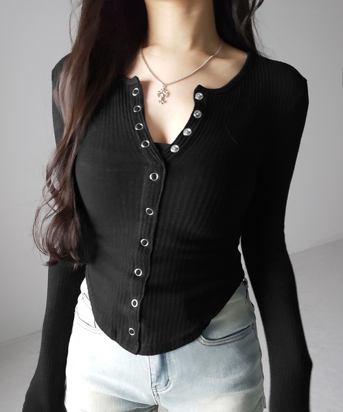 me+em select(ミームセレクト)の「【 3color 】スナップボタンタイトリブカットソートップス / snap button tight ribbed cutsew tops(Tシャツ/カットソー・レディース・ブラック/グレー/ホワイト・FREE)」の2枚目の写真