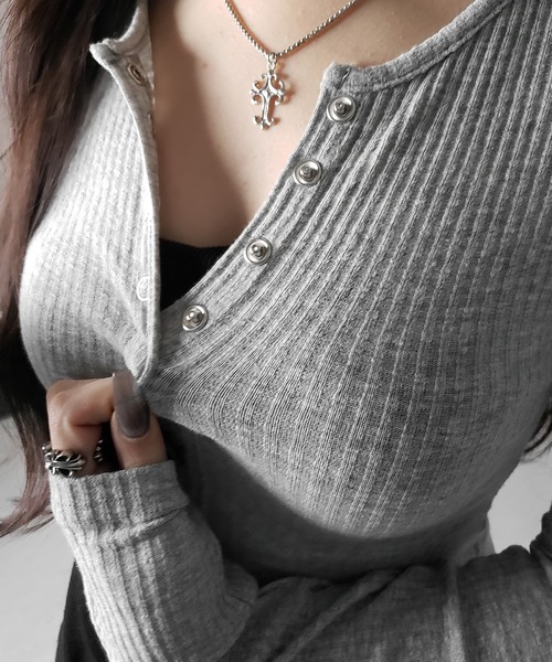 me+em select(ミームセレクト)の「【 3color 】スナップボタンタイトリブカットソートップス / snap button tight ribbed cutsew tops(Tシャツ/カットソー・レディース・ブラック/グレー/ホワイト・FREE)」の19枚目の写真