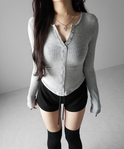 me+em select(ミームセレクト)の「【 3color 】スナップボタンタイトリブカットソートップス / snap button tight ribbed cutsew tops(Tシャツ/カットソー・レディース・ブラック/グレー/ホワイト・FREE)」の12枚目の写真