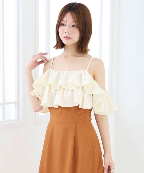 Elishe(エリシェ)の「オフショルフリルワンピース(ワンピース・レディース・オレンジ/グレイッシュベージュ/ネイビー・1/0)」の7枚目の写真