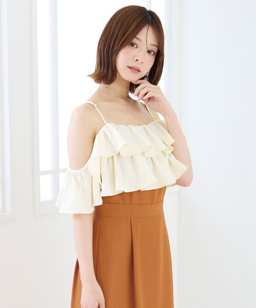 Elishe(エリシェ)の「オフショルフリルワンピース(ワンピース・レディース・オレンジ/グレイッシュベージュ/ネイビー・1/0)」の8枚目の写真