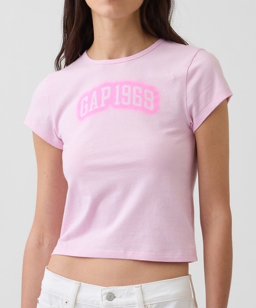 GAP(ギャップ)の「Gap1969 コットン ジャージー フィット クロップド グラフィックTシャツ(Tシャツ/カットソー・レディース・ホワイト/ピンク/ブラウン・XL/L/M/S/XS/XXS)」の3枚目の写真