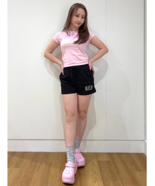 GAP(ギャップ)の「Gap1969 コットン ジャージー フィット クロップド グラフィックTシャツ(Tシャツ/カットソー・レディース・ホワイト/ピンク/ブラウン・XL/L/M/S/XS/XXS)」の22枚目の写真