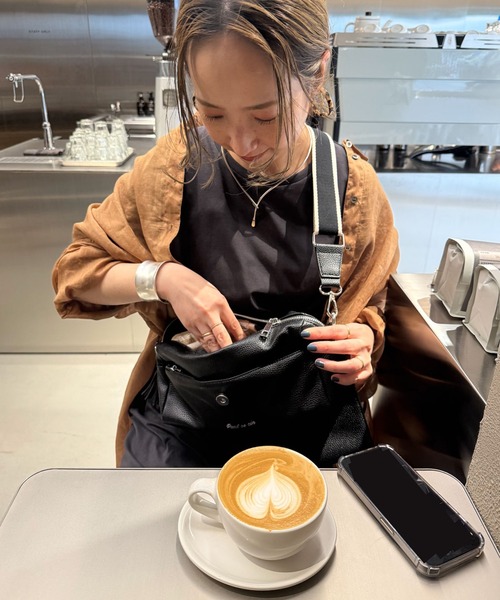 PUAL CE CIN(ピュアルセシン)の「【@sein___000企画】タッセルチャームショルダーバッグ(ショルダーバッグ・レディース・ブラック・FREE)」の2枚目の写真