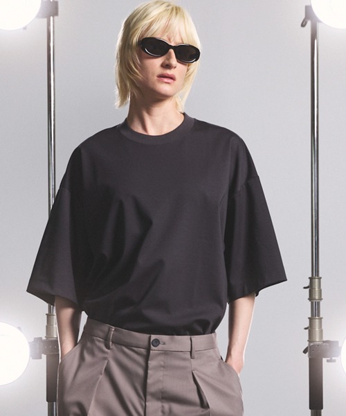 MAISON SPECIAL(メゾンスペシャル)の「《UNISEX》Smashing Punch Prime-Over Crew Neck Short Sleeve T-Shirt/スマッシングポンチプライムオーバーショートスリーブTシャツ【MAISON SPECIAL/メゾンスペシャル】(Tシャツ/カットソー・メンズ・ブラック/チャコールグレー/ライトブルー/レッド/ホワイト・0/2/1)」の3枚目の写真