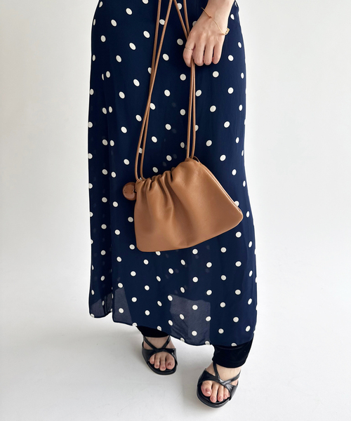 EDIT. FOR LULU（エディットフォールル）の「【BUCKET BAGGAGE/バケットバゲージ】Ball Charm Soft Mini Bag（ショルダーバッグ・レディース・ブラウン・FREE）」の2枚目の写真