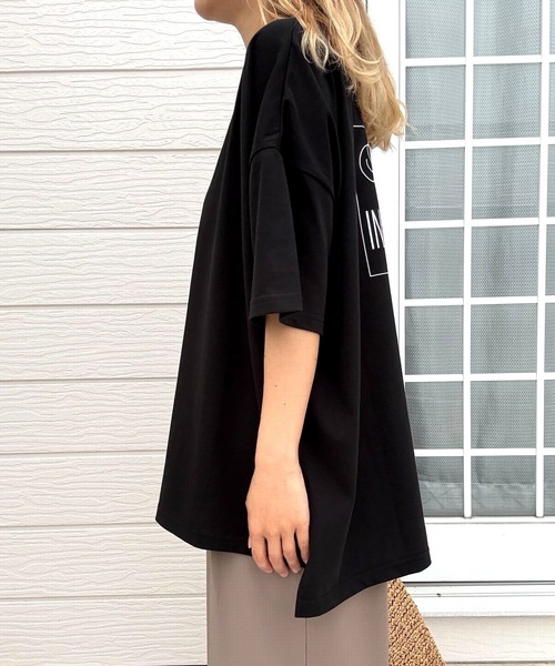 Q(キュー)の「バックロゴチュールT(Tシャツ/カットソー・レディース・ブラック/ホワイト・MEDIUM)」の16枚目の写真