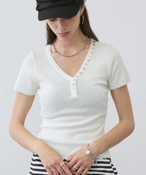 Rohwel(ローウェル)の「Shell Button Short Sleeve Knit / シェルボタンショートスリーブニット(Tシャツ/カットソー・レディース・ホワイト/イエロー/グレー・FREE)」の2枚目の写真