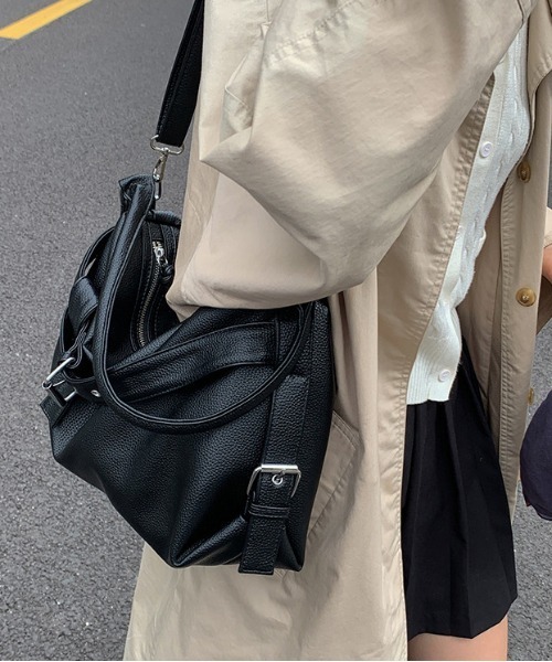 FREE STYLISTS(フリー スタイリスト)の「Y2K ストラップ付2TYPEベルトビッグショルダーバッグ(ショルダーバッグ・レディース・ブラック/ダークブラウン・FREE)」の17枚目の写真