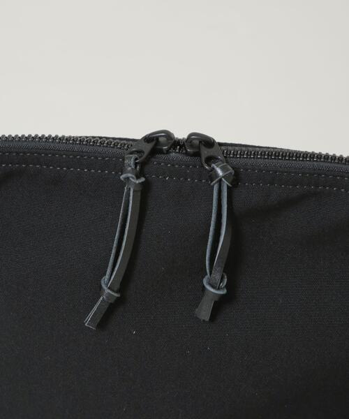 THE NORTH FACE PURPLE LABEL(ザ ノースフェイス パープルレーベル)の「THE NORTH FACE PURPLE LABEL/Field Small Shoulder Bag(ショルダーバッグ・レディース・ブラック/ライトグレー・FREE)」の4枚目の写真