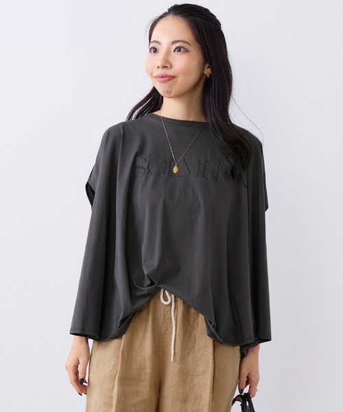 MICA&DEAL(マイカ&ディール)の「"SOLMER"ロゴフレアスリーブTシャツ(Tシャツ/カットソー・レディース・ホワイト/チャコールグレー/ブラウン・FREE)」の3枚目の写真