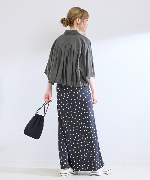 B.C STOCK(ベーセーストック)の「手洗い可 / タックギャザーヘムショートシャツ(シャツ/ブラウス・レディース・White/チャコールグレー/スカイブルー・FREE)」の6枚目の写真