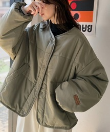 Java（ジャバ）の「《JaVa ジャバコラボ》軽やかに羽織って旬顔。大人のノーカラー中綿ショート丈ブルゾン（ブルゾン）」
