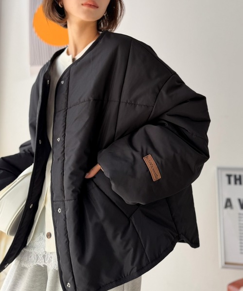 Java(ジャバ)の「《JaVa ジャバコラボ》軽やかに羽織って旬顔。大人のノーカラー中綿ショート丈ブルゾン(ブルゾン・レディース・ブラウン/ブラック/カーキ/アイボリー・SMALL/MEDIUM/X-LARGE/LARGE)」の6枚目の写真
