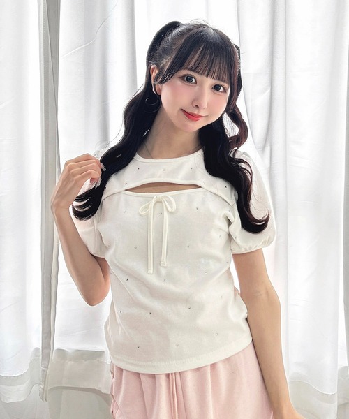 INGNI(イング)の「ラインストーン飛ばしデコルテオープンリボンリブトップス(Tシャツ/カットソー・レディース・オフホワイト/ブラック/ライトピンク・M)」の1枚目の写真
