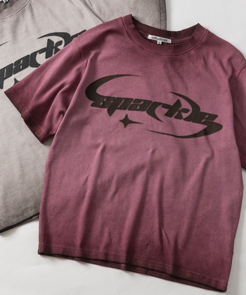 JOHN'S CLOSET(ジョンズクローゼット)の「【13】スプレー加工 フロントロゴ テレコTシャツ(Tシャツ/カットソー・メンズ・チャコールグレー/ピンク/ホワイト・LARGE/MEDIUM)」の3枚目の写真