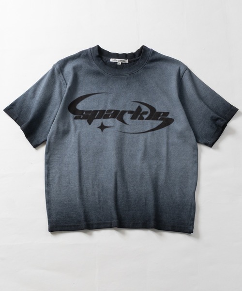 JOHN'S CLOSET(ジョンズクローゼット)の「【13】スプレー加工 フロントロゴ テレコTシャツ(Tシャツ/カットソー・メンズ・チャコールグレー/ピンク/ホワイト・LARGE/MEDIUM)」の10枚目の写真