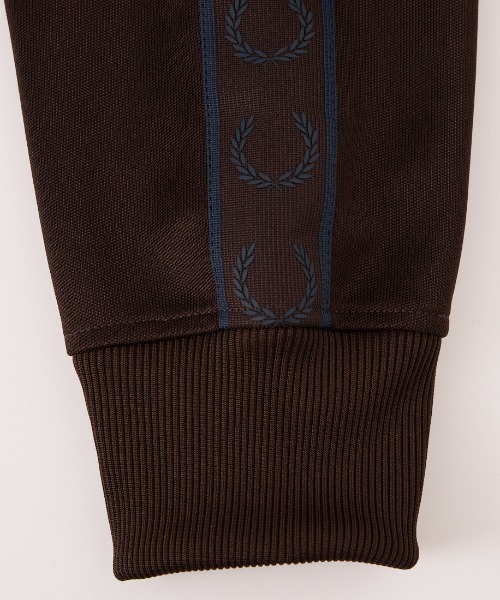 FRED PERRY（フレッドペリー）の「【WEB限定】[FRED PERRY/フレッドペリー] コントラストテープ トラックジャケット（ジャージ・レディース・ブラック/ダークブラウン・L/M/S/XL）」の10枚目の写真