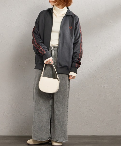FRED PERRY（フレッドペリー）の「【WEB限定】[FRED PERRY/フレッドペリー] コントラストテープ トラックジャケット（ジャージ・レディース・ブラック/ダークブラウン・L/M/S/XL）」の3枚目の写真