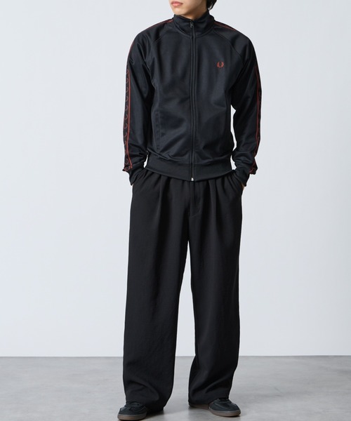 FRED PERRY（フレッドペリー）の「【WEB限定】[FRED PERRY/フレッドペリー] コントラストテープ トラックジャケット（ジャージ・レディース・ブラック/ダークブラウン・L/M/S/XL）」の4枚目の写真