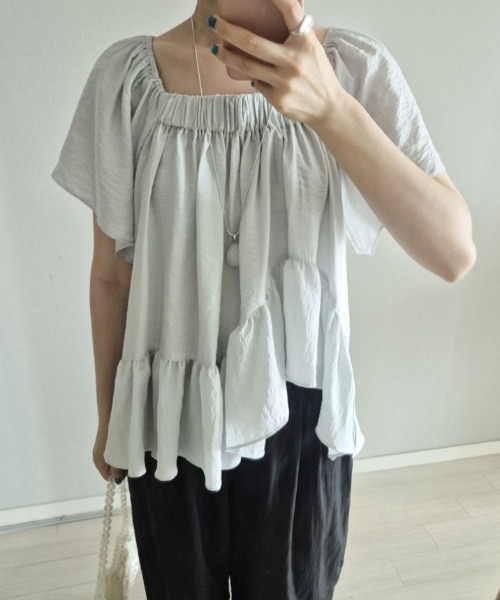 Aelina(エリナ)の「ボートネックフリルブラウス(Tシャツ/カットソー・レディース・アイボリー/ブルーグレー/ブラック・FREE)」の1枚目の写真