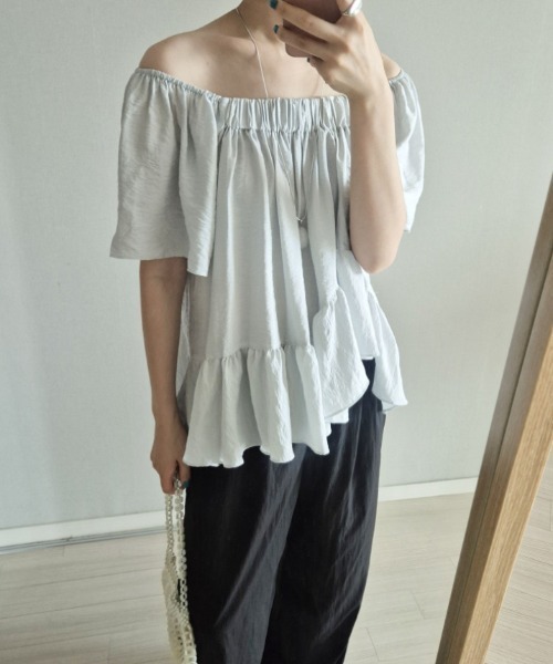 Aelina(エリナ)の「ボートネックフリルブラウス(Tシャツ/カットソー・レディース・アイボリー/ブルーグレー/ブラック・FREE)」の18枚目の写真