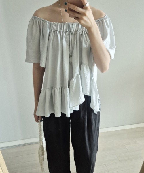 Aelina(エリナ)の「ボートネックフリルブラウス(Tシャツ/カットソー・レディース・アイボリー/ブルーグレー/ブラック・FREE)」の19枚目の写真